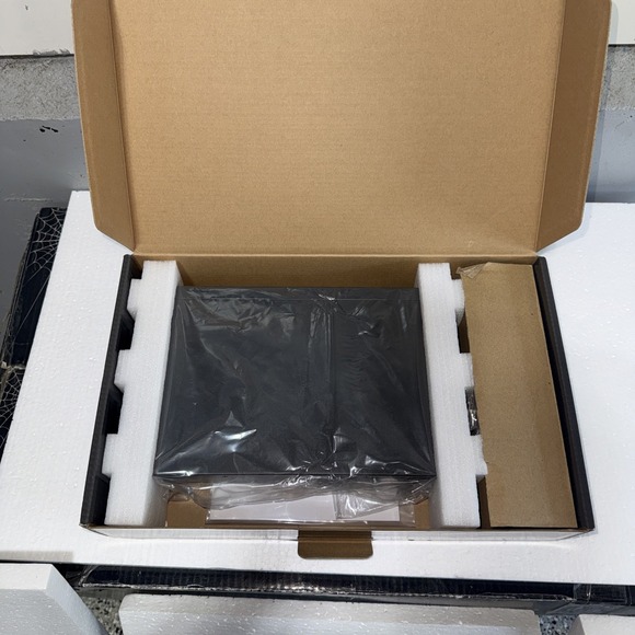 TP-LINK TL-SG1024S 24 Port Ethernet Switch - Picture 10 of 10